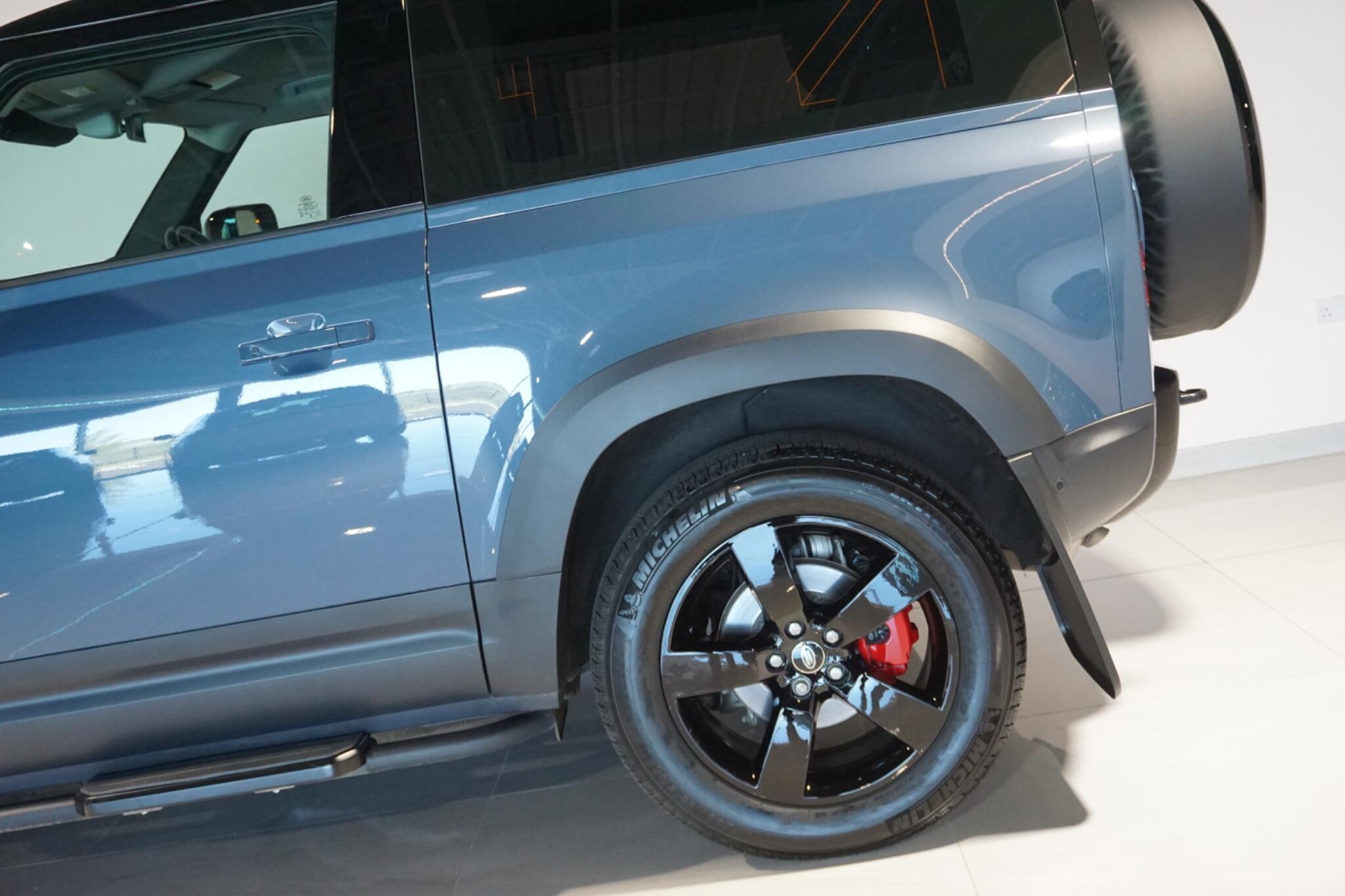 Land Rover Defender 90 2.0 P300 SE SUV 3dr Petrol Auto 4WD Euro 6 (s/s) (300 ps)